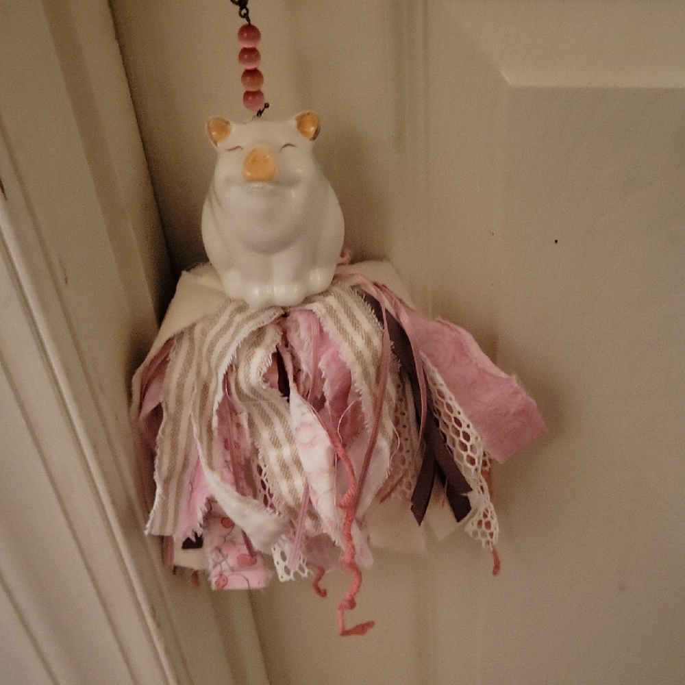 Hand Crafted Pink and Cream Fabric Tassel with Ceramic Bird - Picture 6 of 7